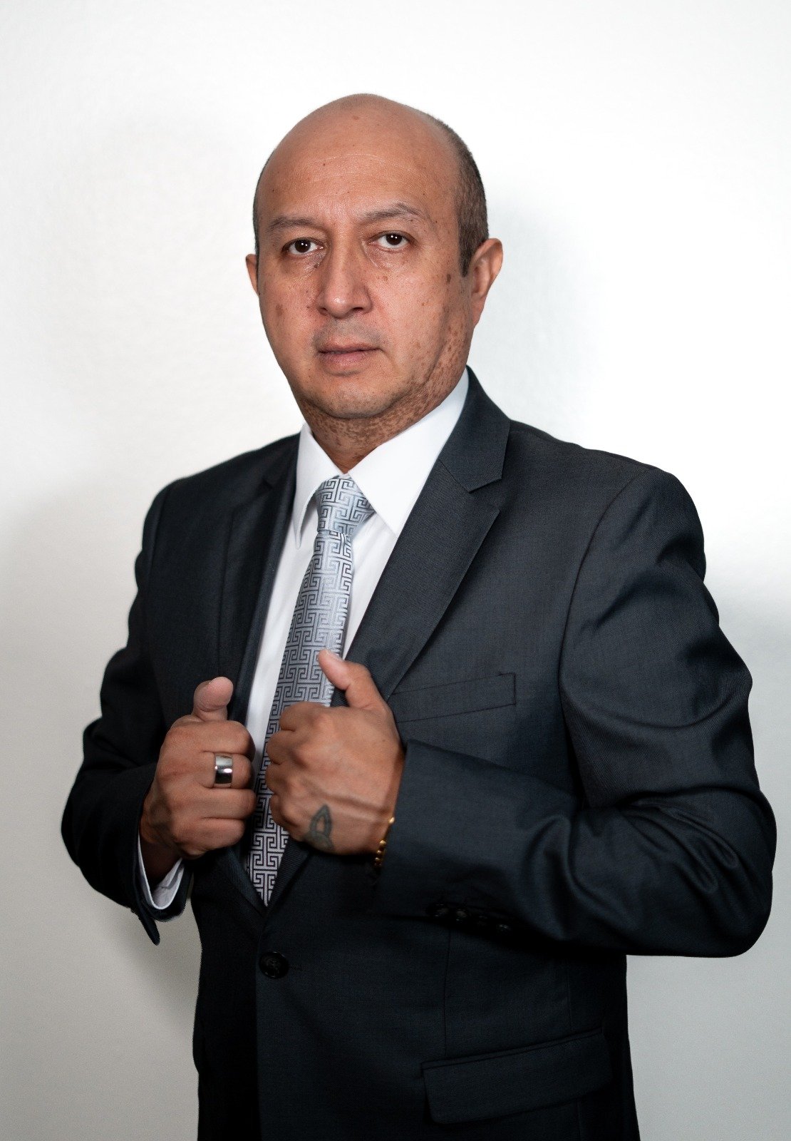Retrato profesional de Alfonso Ríos